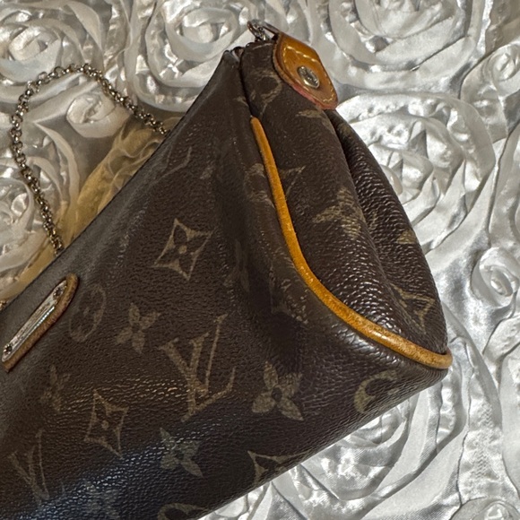 Louis Vuitton Brown Crossbody Bag - Picture 7 of 17